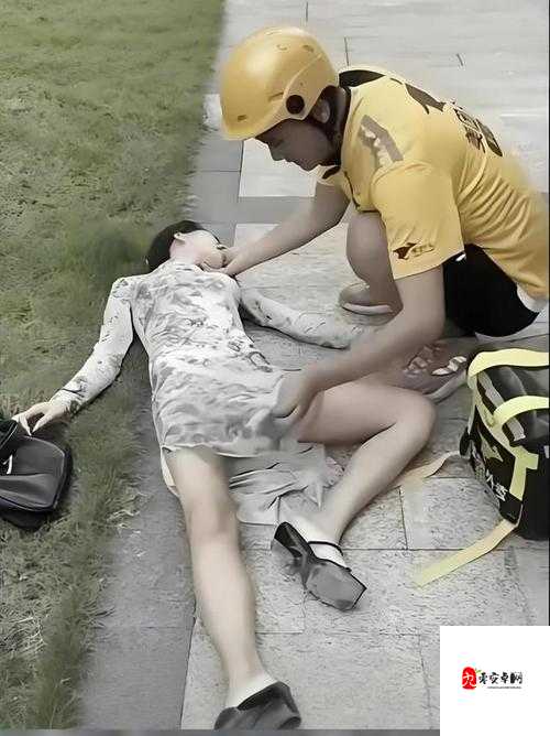 女学生喷浆❌❌❌痉挛背后：失控的喷漆与心理危机的无声呼救