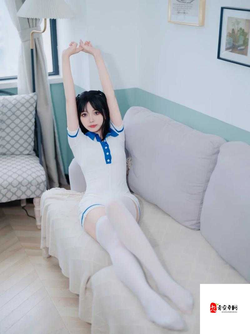 白丝小乔无力张开腿任我玩弄：从网络热梗到情感现象的心理密码